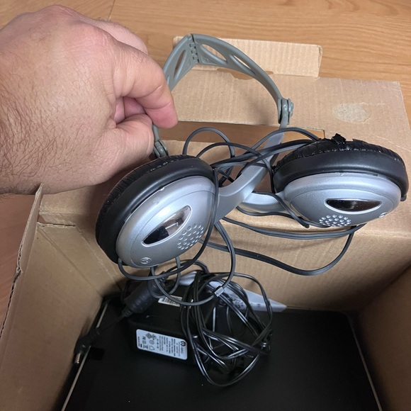 Black Portable DVD Player NOTE SOUND OUTPUT LOW - Picture 13 of 13